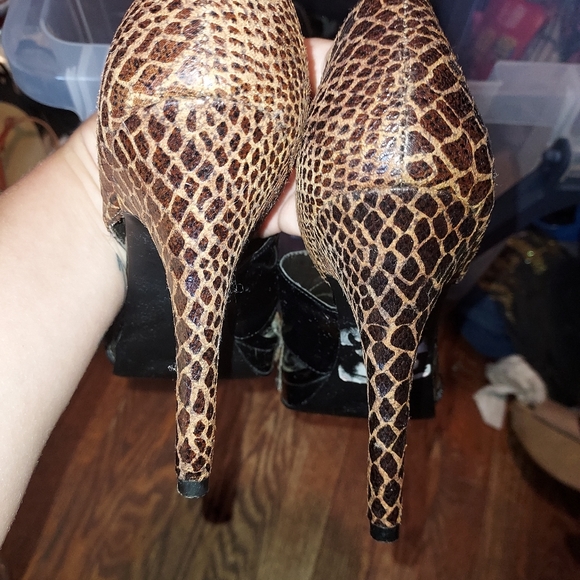 Carlos Santana  black Patent with brown snake skin pattern size 10 - Picture 4 of 4